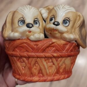 Vintage Ceramic Pair of Cocker Spaniel Pups In A Basket Figurine Hand Painted 4"